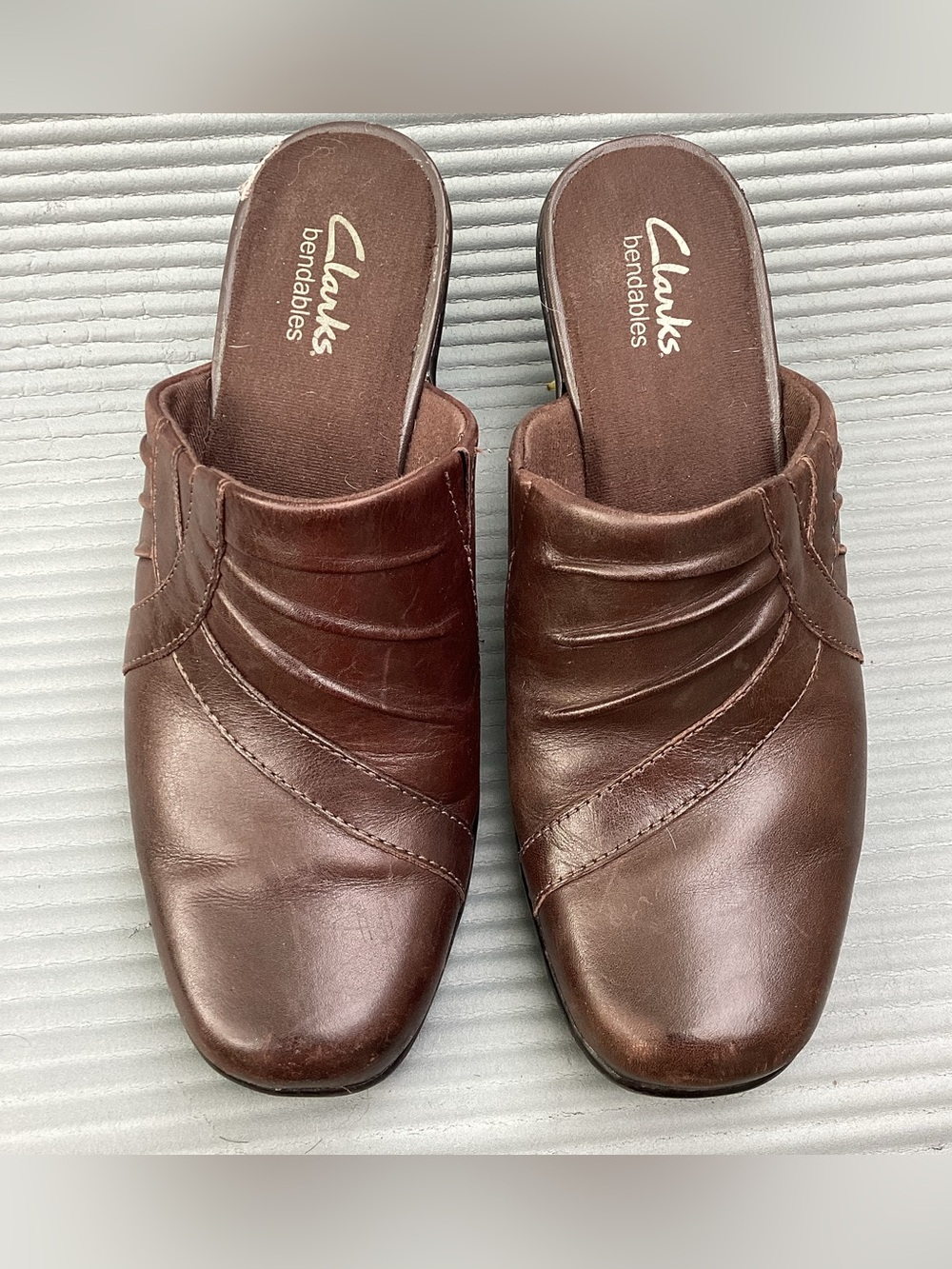 Clarks Women's Brown Leather Slip-On Mules upper Leather